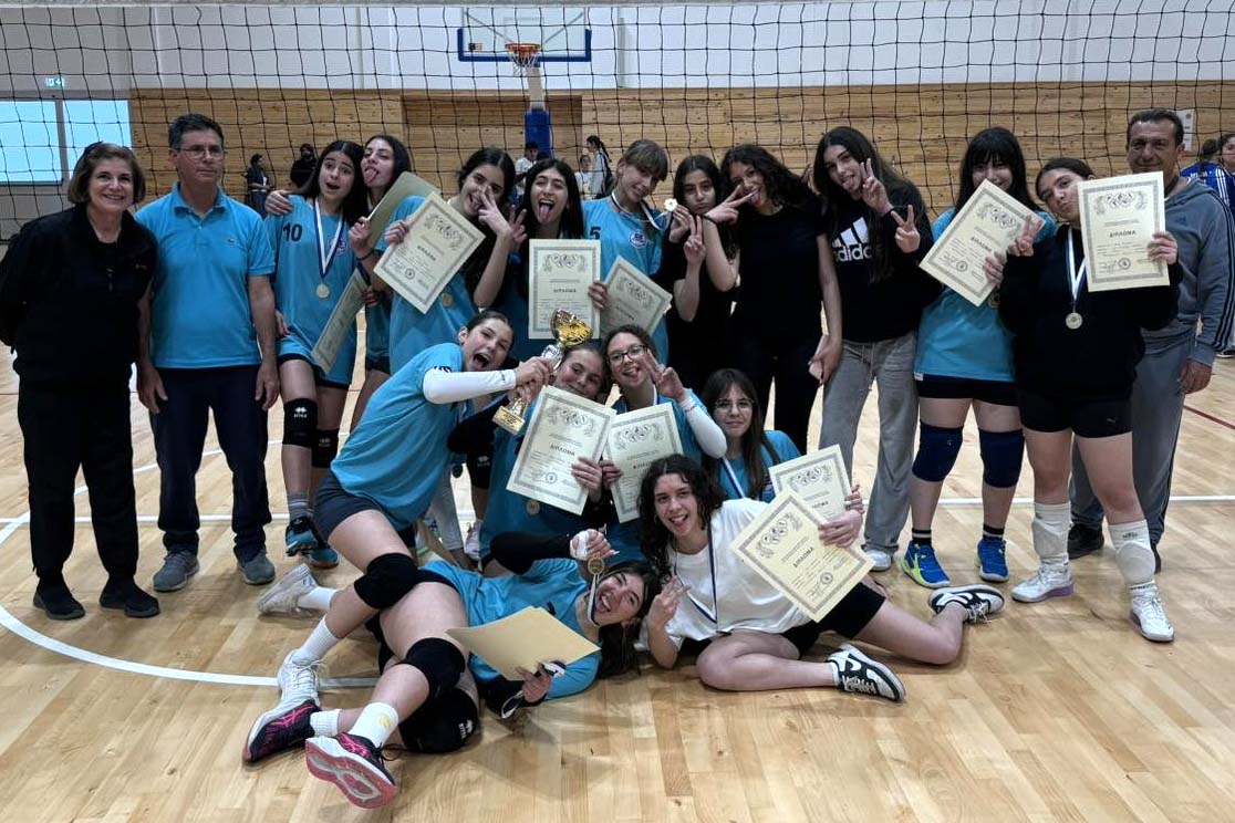 Πρωταθλήτριες της επαρχίας Λάρνακας οι ομάδες πετόσφαιρας του Περιφ. Γυμνασίου Λιβαδιών